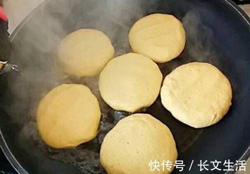 玉米面最好吃的做法,开水一烫,筷子两搅,老公一口气吃3个
