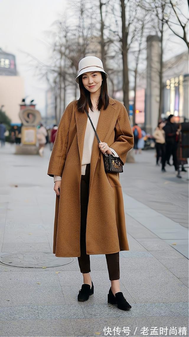 搭配|穿风衣还在配打底裤,早过时了今年流行这样穿高级又时髦