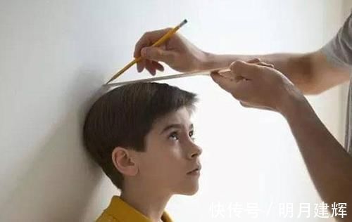 峰峰|有这些特征的孩子难长高，父母早知道早干预，超过14岁就迟了！