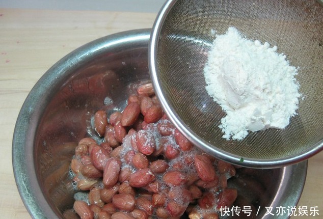 花生米的新做法,吃起来嘎嘣脆,宝贝们都爱吃的小零食