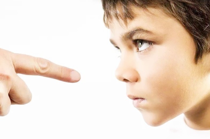 雯雯|孩子的这三个请求,父母不可以拒绝,别让“小气”变成孩子的灾难