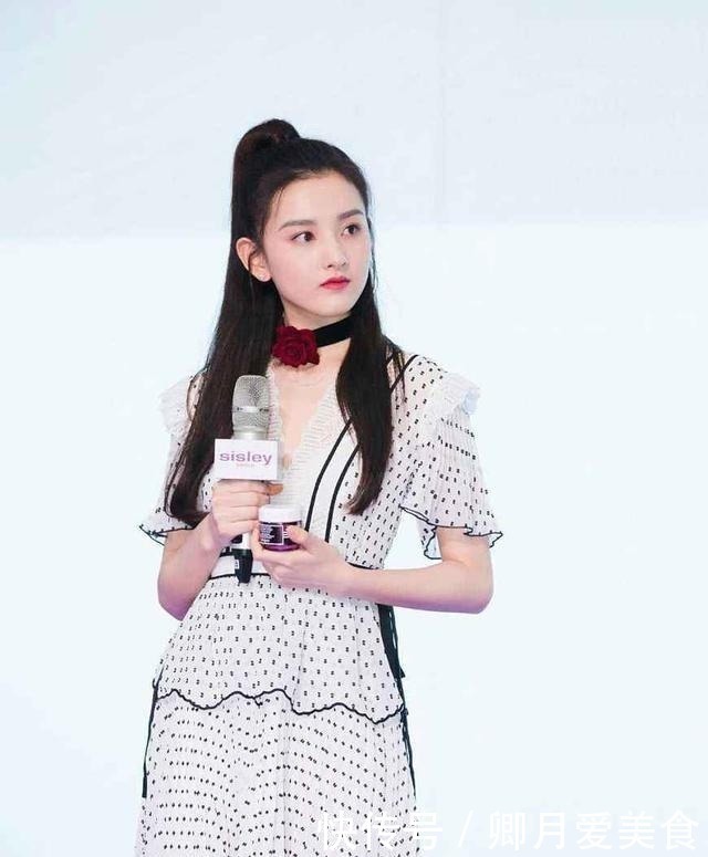 玉米烫 不管你到了哪个年龄段,女人尽量少弄这3种发型,远离老气很重要