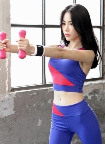 般的|街拍女神简洁大方的紧身打底裤小姐姐,仙女般的气质