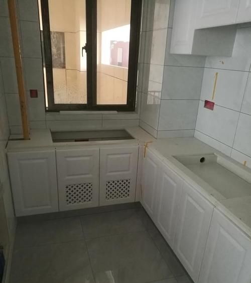 那些事|厨房地用大地砖好,还是小地砖好,厨房不大?