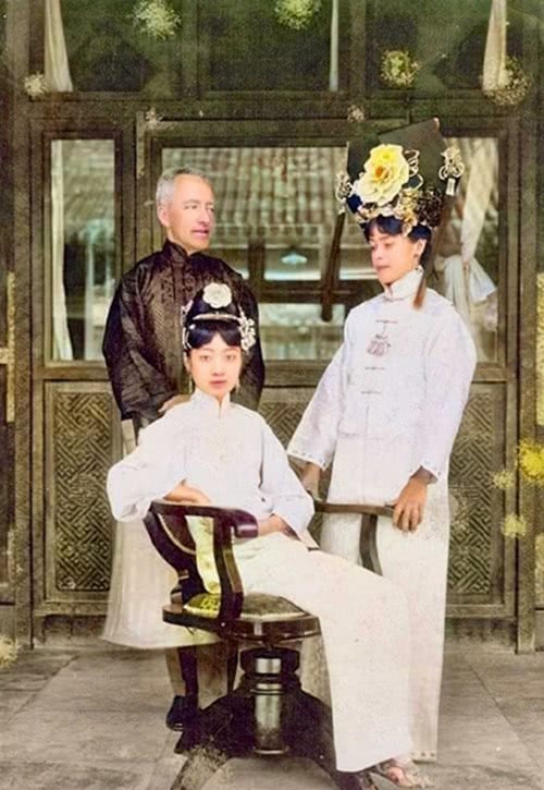 皇后|末代皇后婉容罕见照:第1张端庄大气,第4张是她唯一一次穿朝服