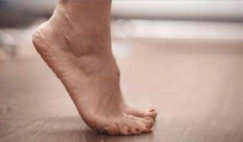 强健|每天坚持踮踮脚,身体强健病痛少!3个锻炼方法试一下