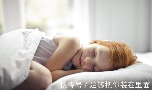 家长|“杀伤式”叫醒对孩子伤害大,父母叫娃起床,需避开3种方式