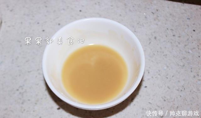 烙饼时,有人烫面,有人抹油,其实都不对,大厨教你正确做法