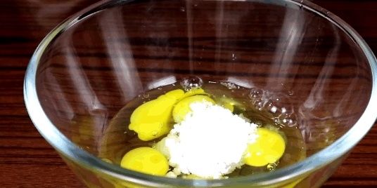 白糖|不用烤箱、不用奶油，教你做入口即化的慕斯蛋糕，一看就会超简单