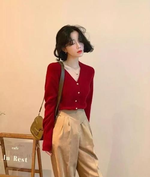 卫衣 + 靴子,毛衣 + 阔腿裤,这20套早春穿搭,好看极了