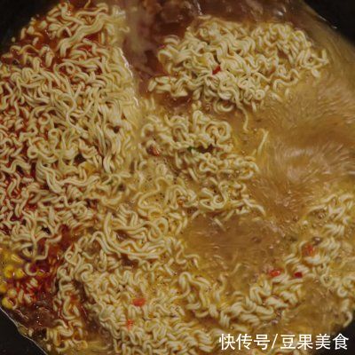 老坛酸菜牛肉面|《深夜食堂》老坛酸菜牛肉面-神仙吃法