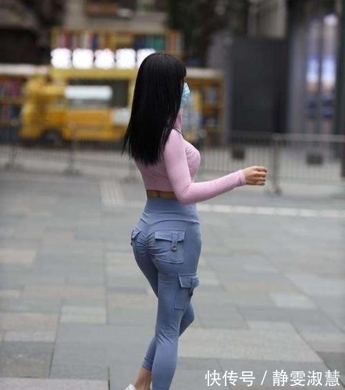 在职场 打底裤不用什么花哨,也可日常休闲,形成一道美丽的风景线