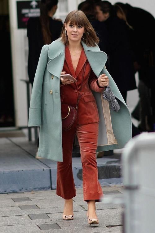 2021流行“西装＋大衣”的穿法，优雅干练又时髦，前提是选对款式