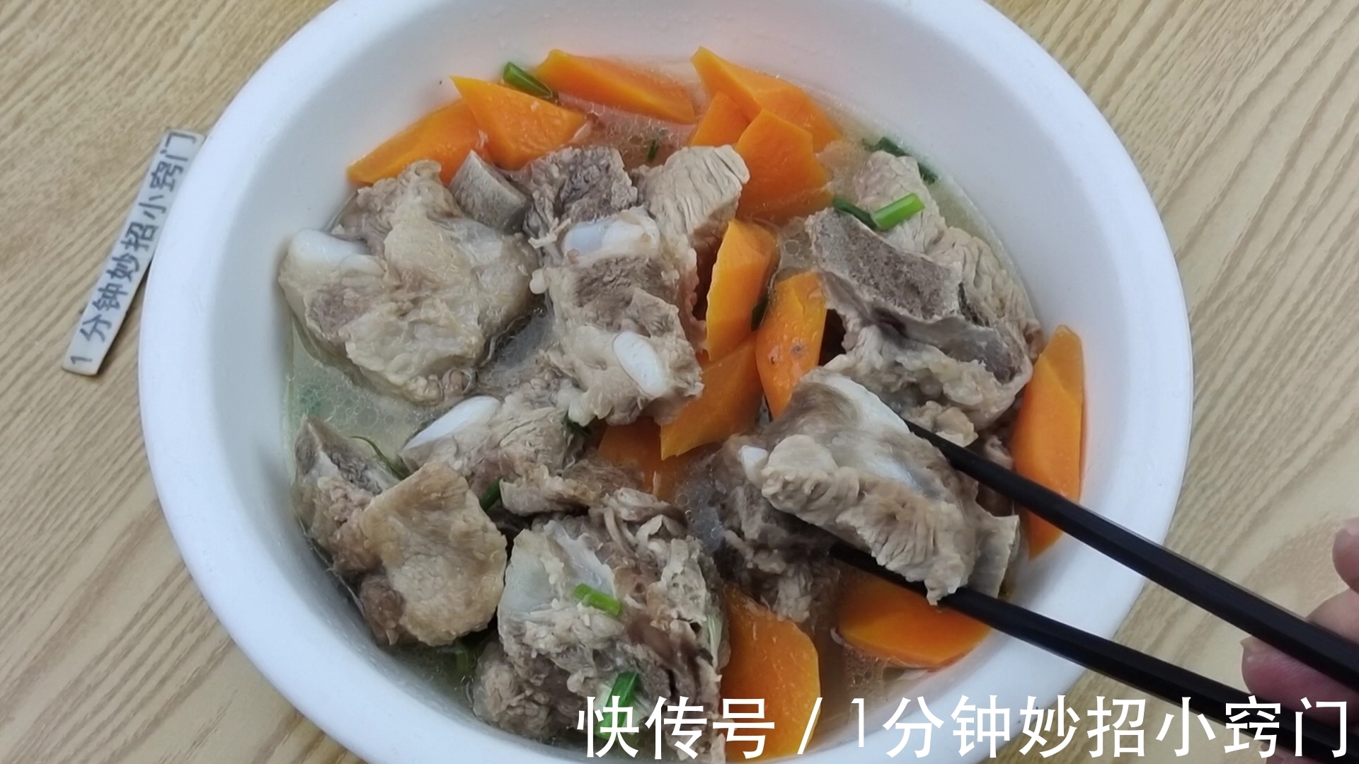 焯水|做排骨时，切记别直接焯水，教你一招，排骨鲜嫩不腥不柴