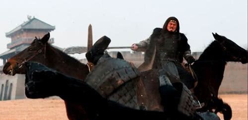 分析|虎牢关华雄叫阵,若关羽不在谁能斩华雄,通过分析后只有此人能斩