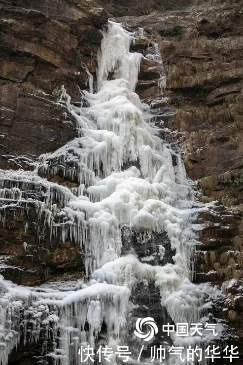 庐山雪后惊现百米冰瀑布，全国为之震撼！