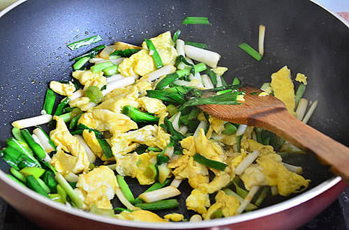 蒜黄|“天然青霉素”找到,5块钱一斤,三天两头吃,给身体杀杀菌