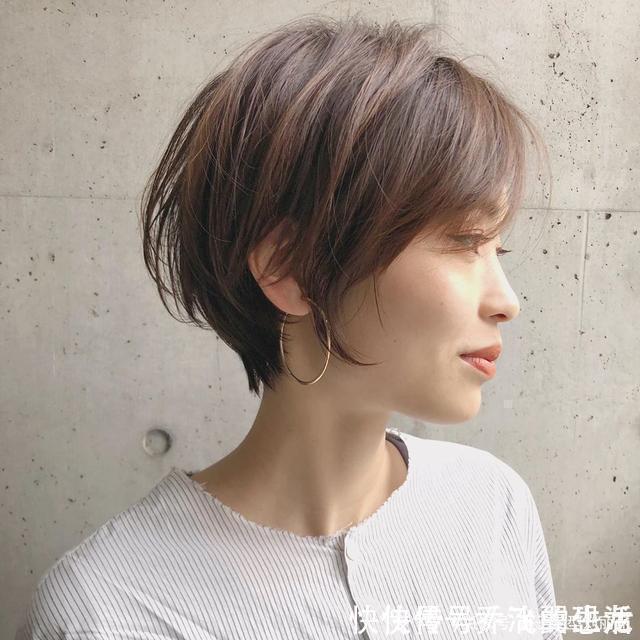 发型|“最值得尝试”的女发,蓬松修颜很有层次感,大多数女性都喜欢