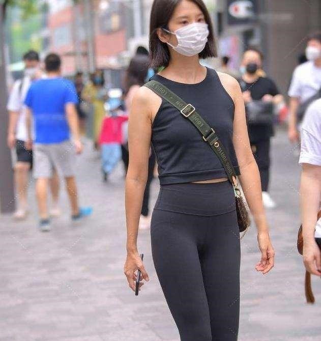 穿搭 优雅十足的瑜伽裤穿搭真的好靓丽,你负责优雅就可以,高挑显瘦!