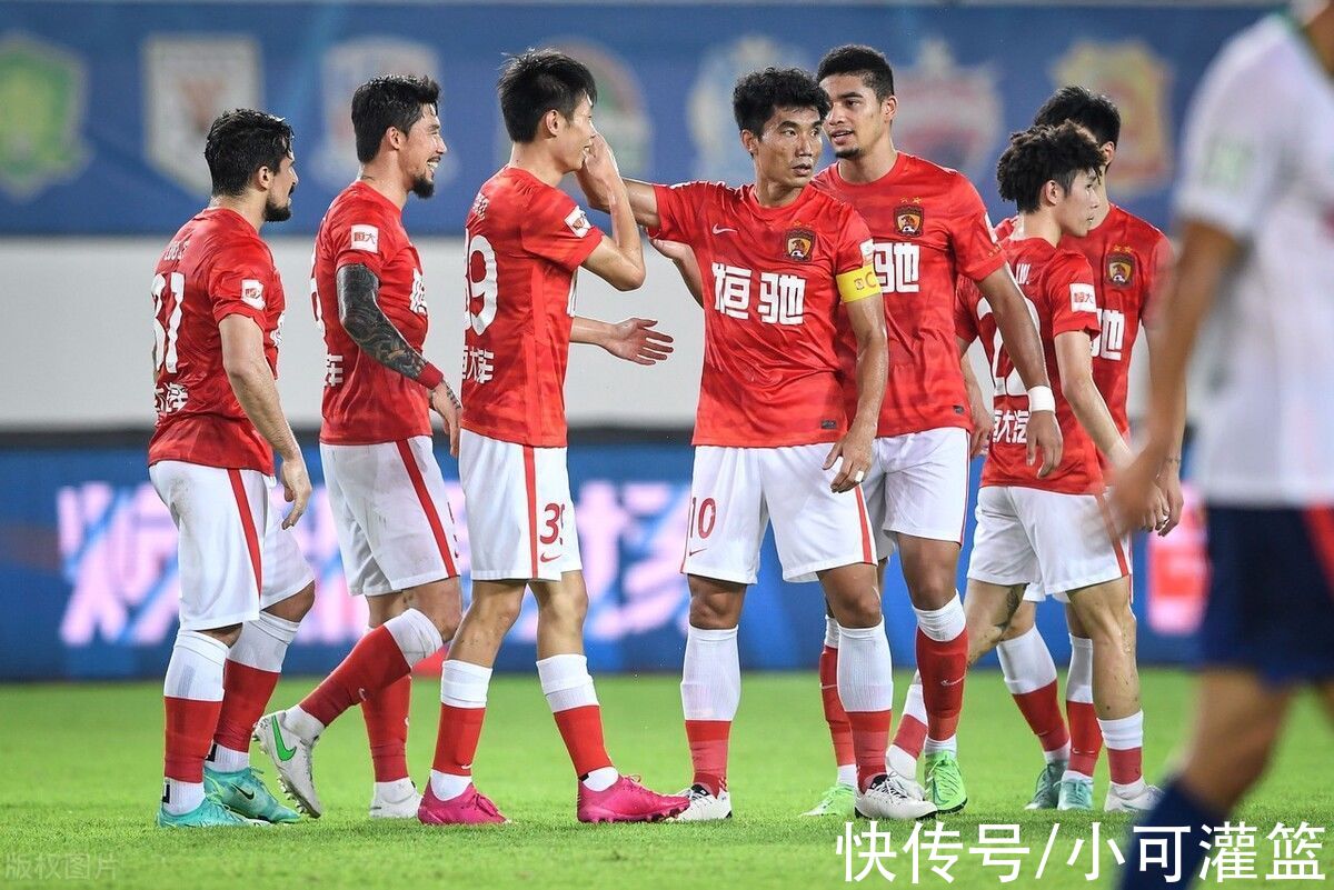 郑智|广州队球员自发跟随郑智训练，食堂不再开放脏衣服自己洗