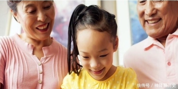 婆媳关系|姥姥成带娃主力军？伪命题的背后是奶奶的无奈：不是我不想带娃