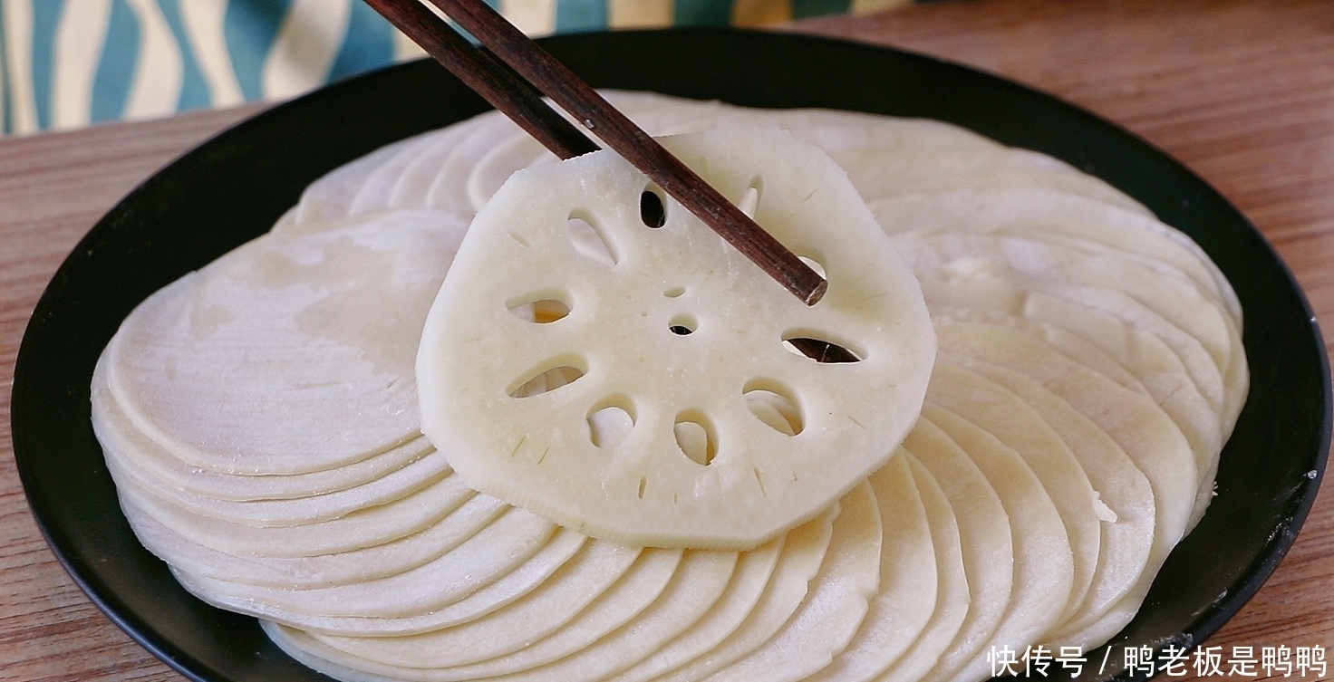 锅贴|全家最爱的莲藕鲜肉锅贴,晚上包好冻起来,早上10分钟搞定早餐