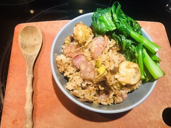 电饭煲腊肠香菇煲仔饭