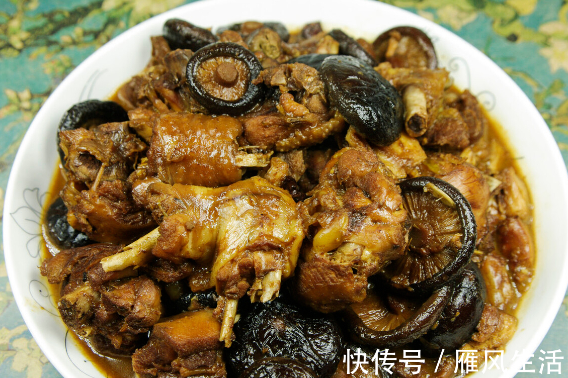 腥味|夏天多吃鸡肉,炖鸡肉时,不要直接加水炖,多做2步,鲜嫩没腥味