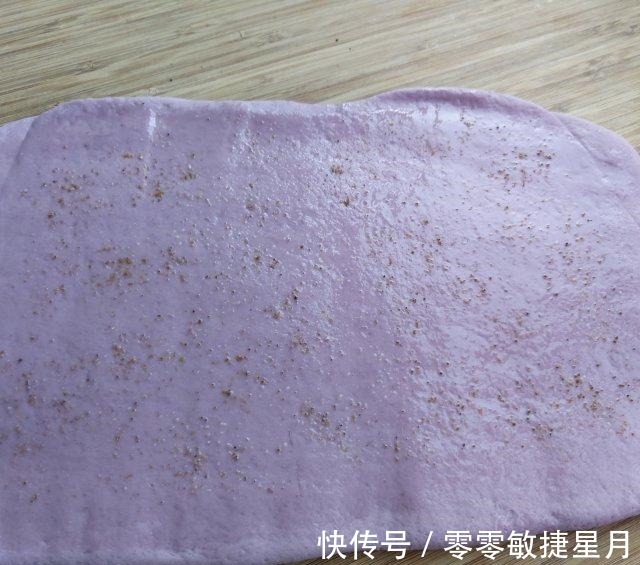 紫薯泥|一次发酵的紫薯千层发糕,颜色美美哒,层次也很多!
