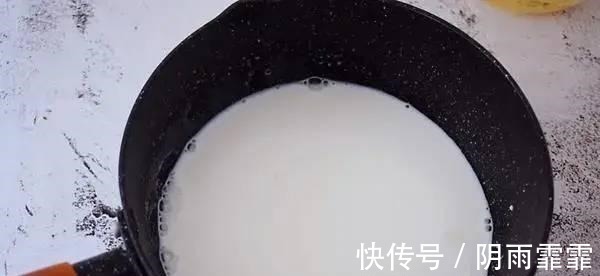 酸奶草莓冻这样做！简单4步不蒸不烤，一个奶锅就能做！