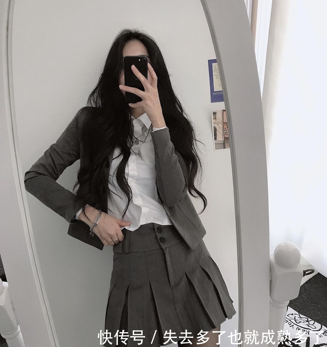 衬衫|衬衫还在搭配西装裤?今夏流行衬衫配短裙,轻松美出新高度