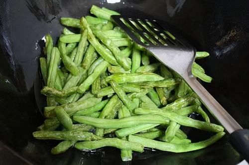 四川|四川名菜：干煸豆角，学会这种做法，味道不比饭店的差
