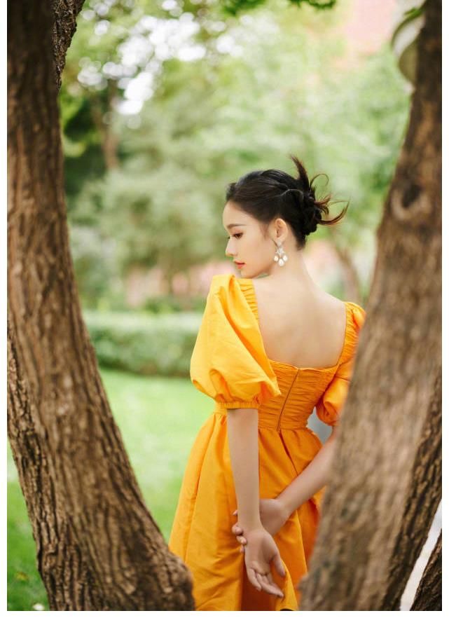 林允cos沉睡魔咒女巫