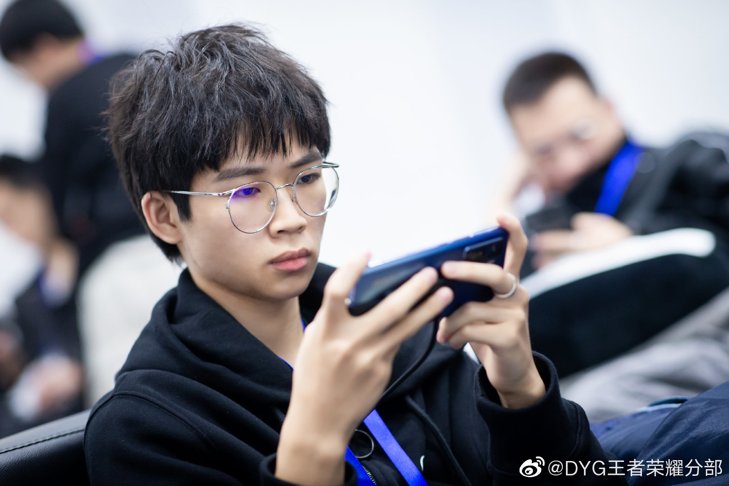 KPL|成都AG超玩会零封DYG率先锁定季后赛 KPL又一“不败”传说成型