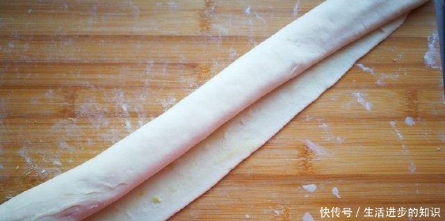 手抓饼就服这种做法,简单易学层次超多,外酥里软,满口香!