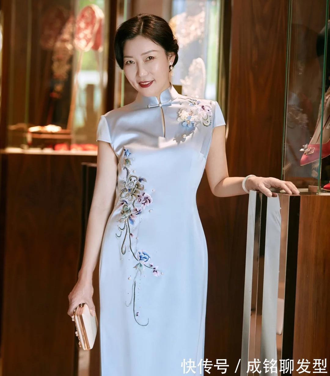 时髦|60岁的女人更要穿出气质!这些姐姐的优雅穿搭,时髦高级显年轻