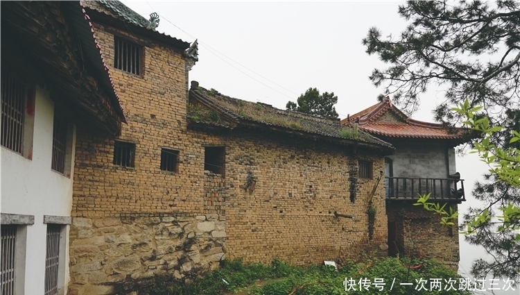 西安秦岭千年古寺，海拔1300米绝壁之巅，五层楼建筑气势太恢宏