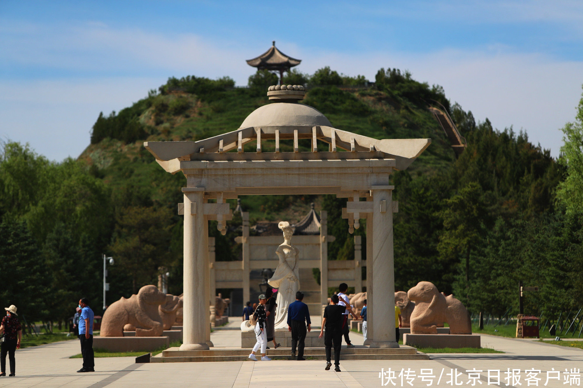 呼和浩特 七盟市在京力荐黄河“几字弯”从红色之旅到大漠胡杨 五条线路任君游