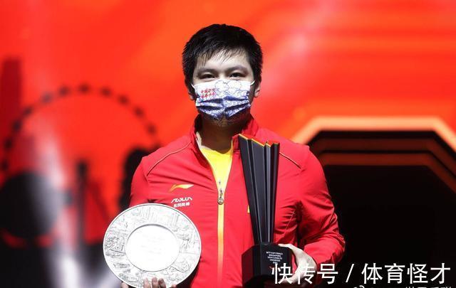 樊振东|终于结束隔离了！国乒樊振东现身机场，卫衣小熊图案萌萌的超抢镜