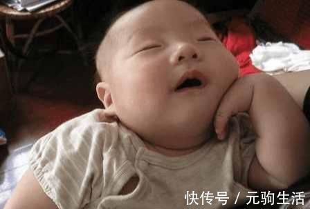 宝妈|奶奶帮出差的父母照顾孩子,回来看到宝宝的样子,宝妈笑喷了