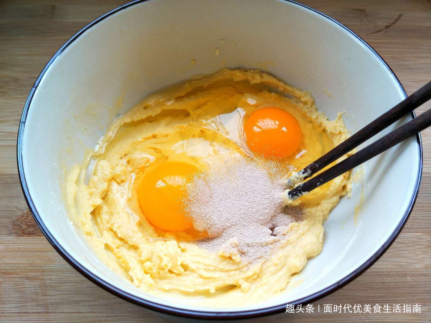 玉米面独特做法，开水一烫，不蒸不烙，松软又酥脆，比面包还好吃