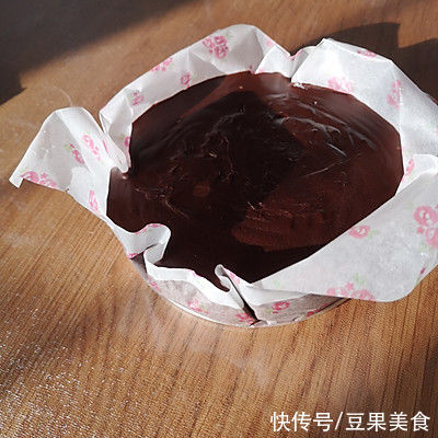 不需要烤箱的冰山熔岩巧克力