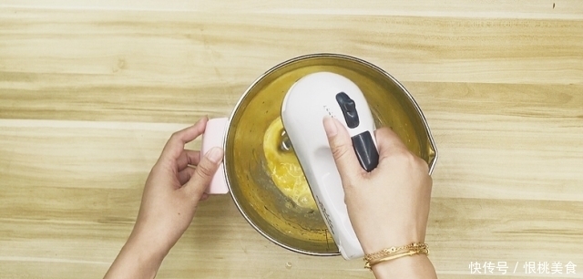 搅拌均匀|从小吃到大的“鸡蛋仔”原来这么简单,完成儿时的梦想一次吃到饱