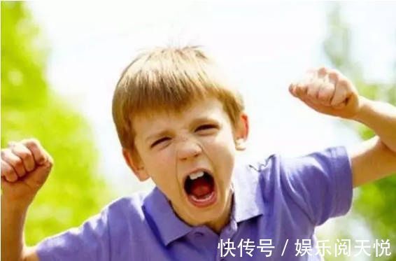 误区|耸肩、频眨眼、发出怪声…陷入抽动症的这5个误区,孩子抱怨一生
