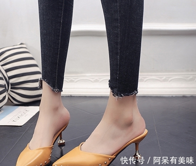 甩掉累人高跟鞋,穿时尚舒适的凉鞋,透气舒适巨显气质又漂亮