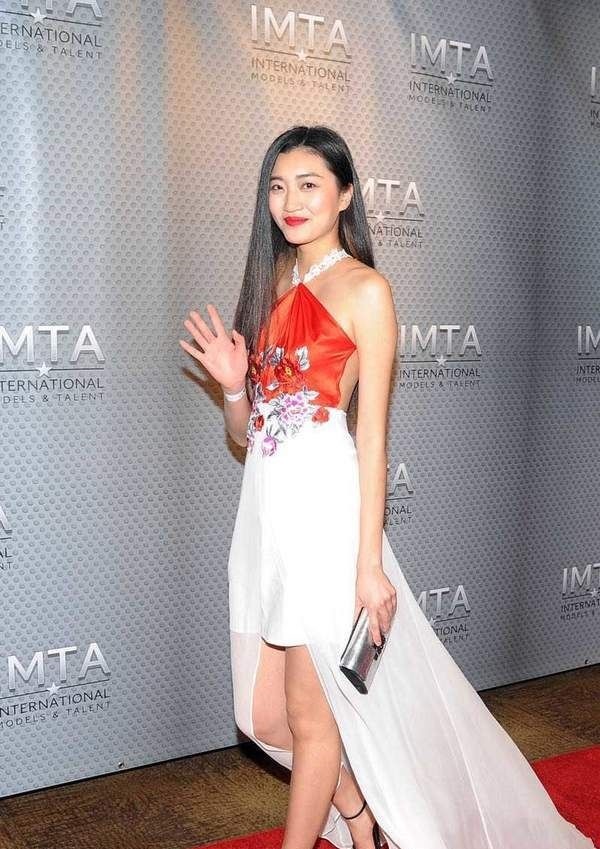 一字带 美丽的小姐姐,缺凉鞋吗?舒适美貌显腿长让你美出天际的那种。