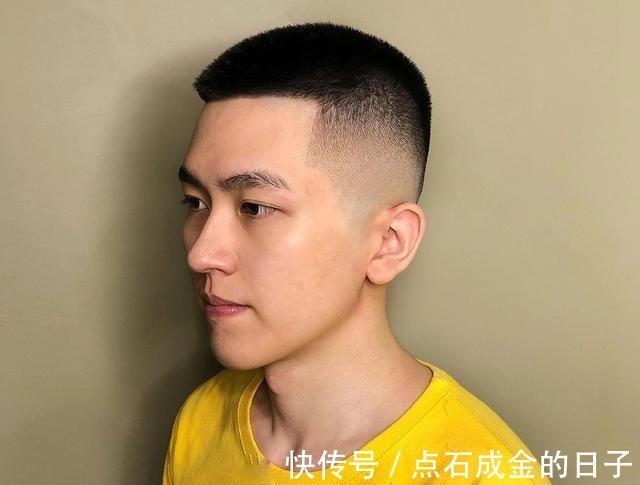 流行 男生剪对发型很重要,今秋就留这4款流行发型,长相一般也很帅气!
