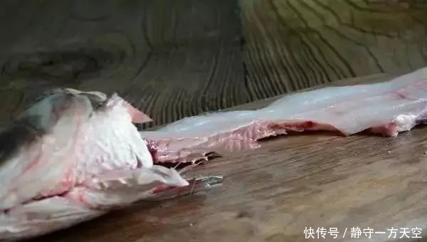 鲜嫩|水煮鱼的做法,又香又辣,肉质鲜嫩!