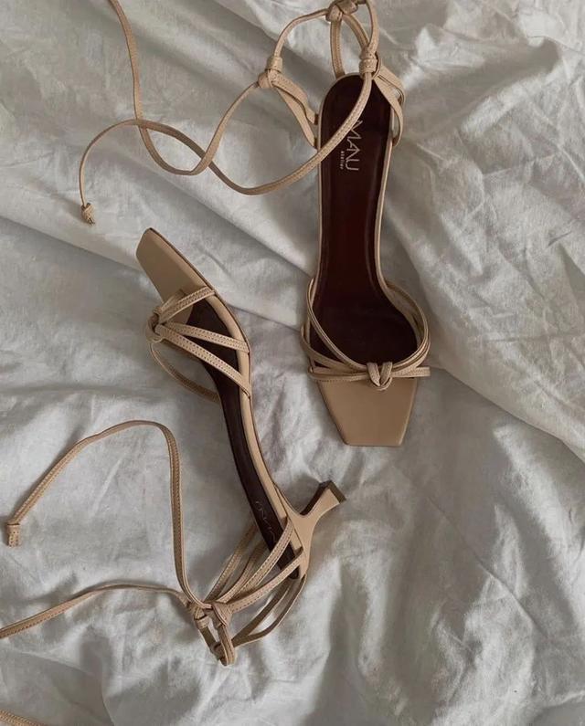 参考价格 翻了身的“土味凉鞋”,这次成了时髦精心中的C位