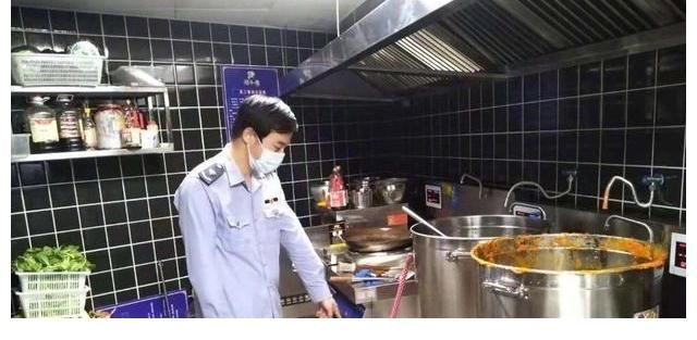 山东博兴一火锅店误将燃料加入锅底致11人入院，已停业整顿